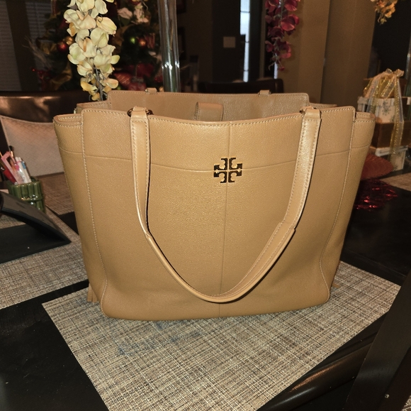 Tory Burch Ivy Side-Zip Tote - Picture 4 of 6